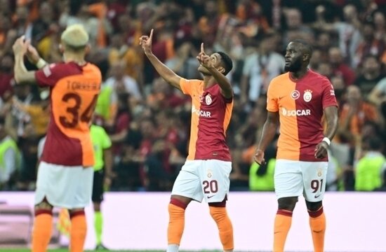 Galatasaray, İngiltere'de İlk Peşinde