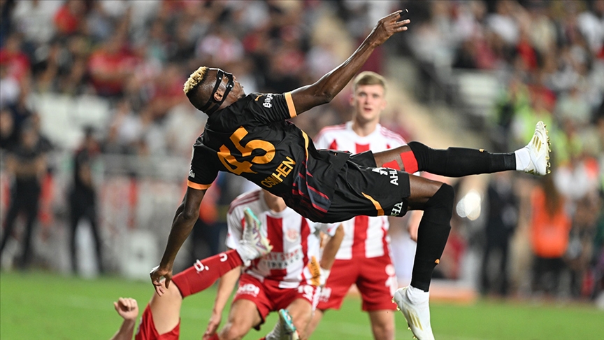 Süper Lig'de sezonun golü Osimhen'den!